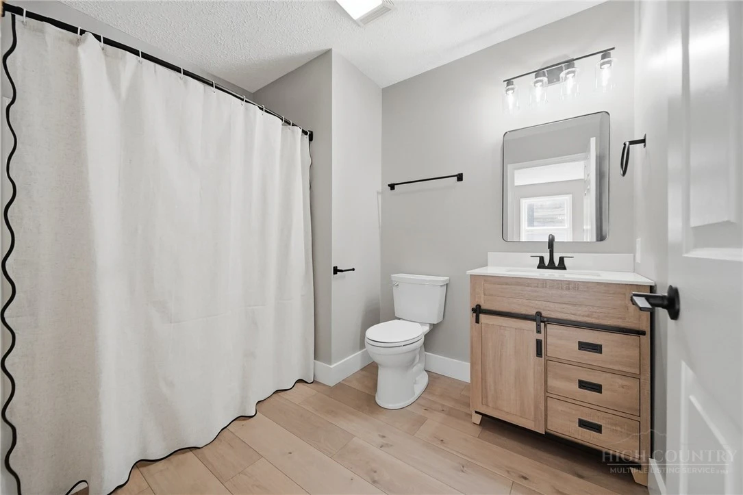 Image number 7 for the current listing