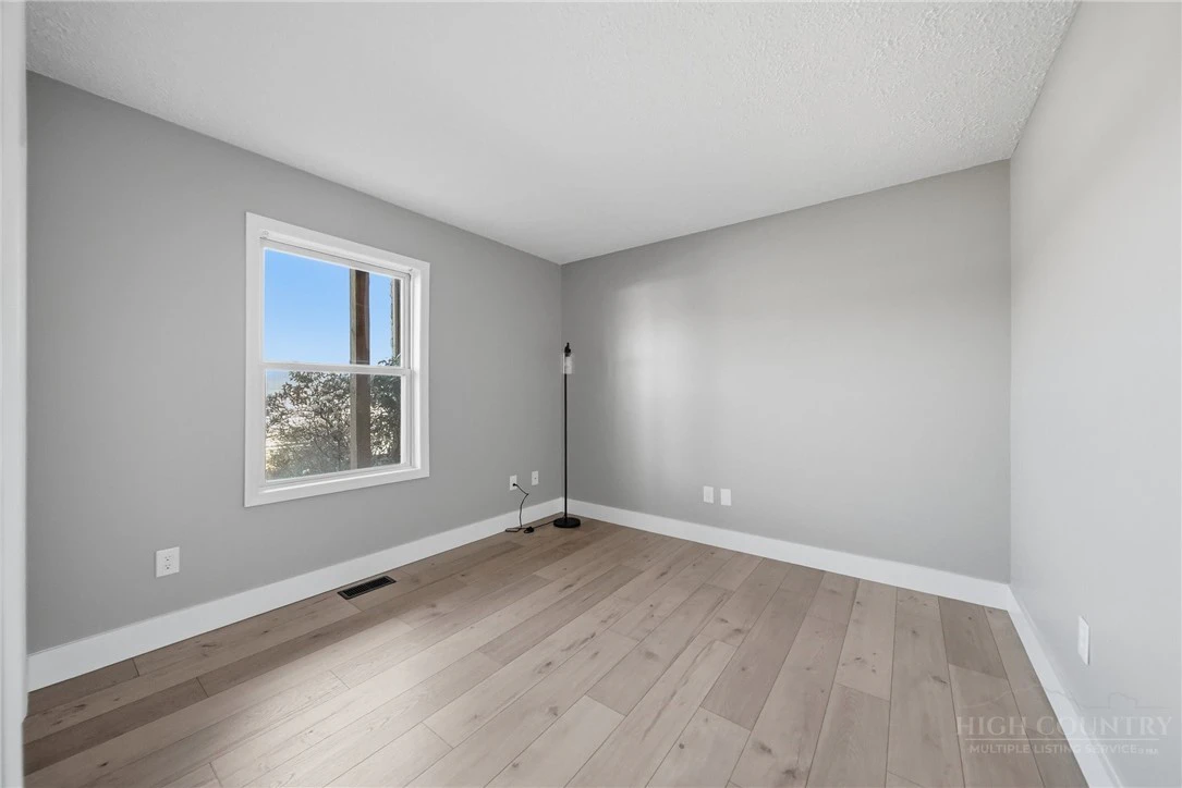 Image number 6 for the current listing