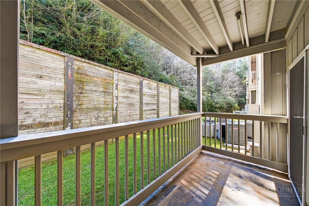 Image number 4 for the current listing