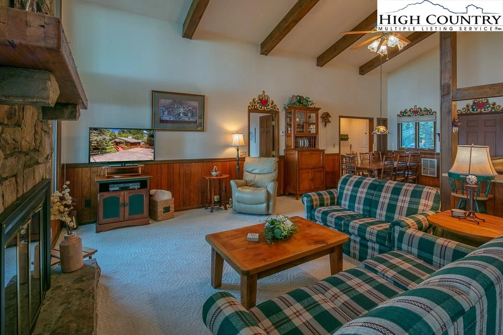 Image number 11 for the current listing