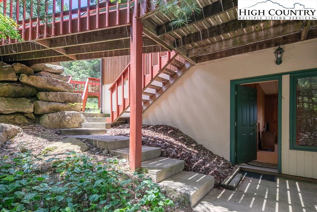 Image number 13 for the current listing