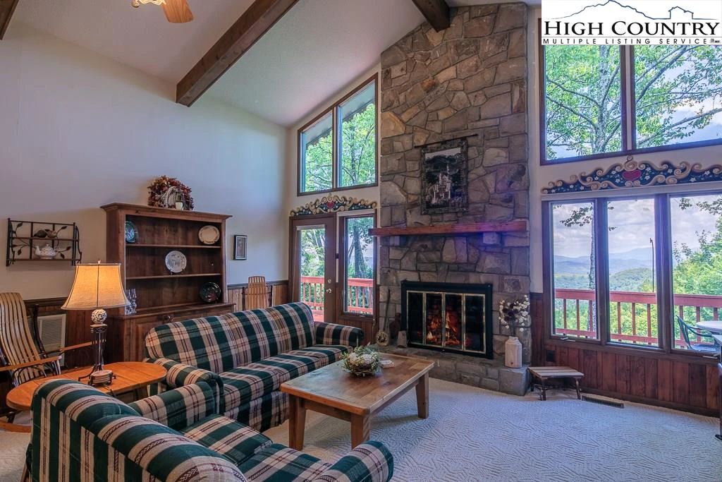 Image number 14 for the current listing