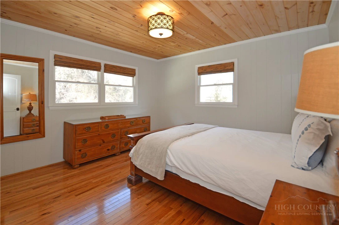 Image number 20 for the current listing