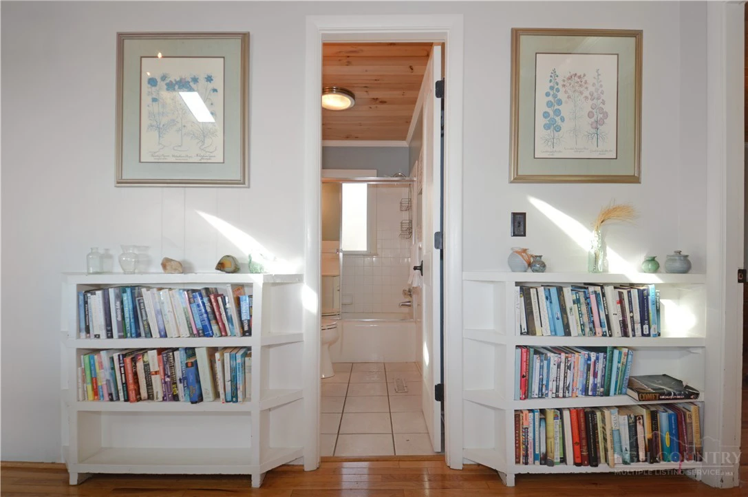 Image number 18 for the current listing