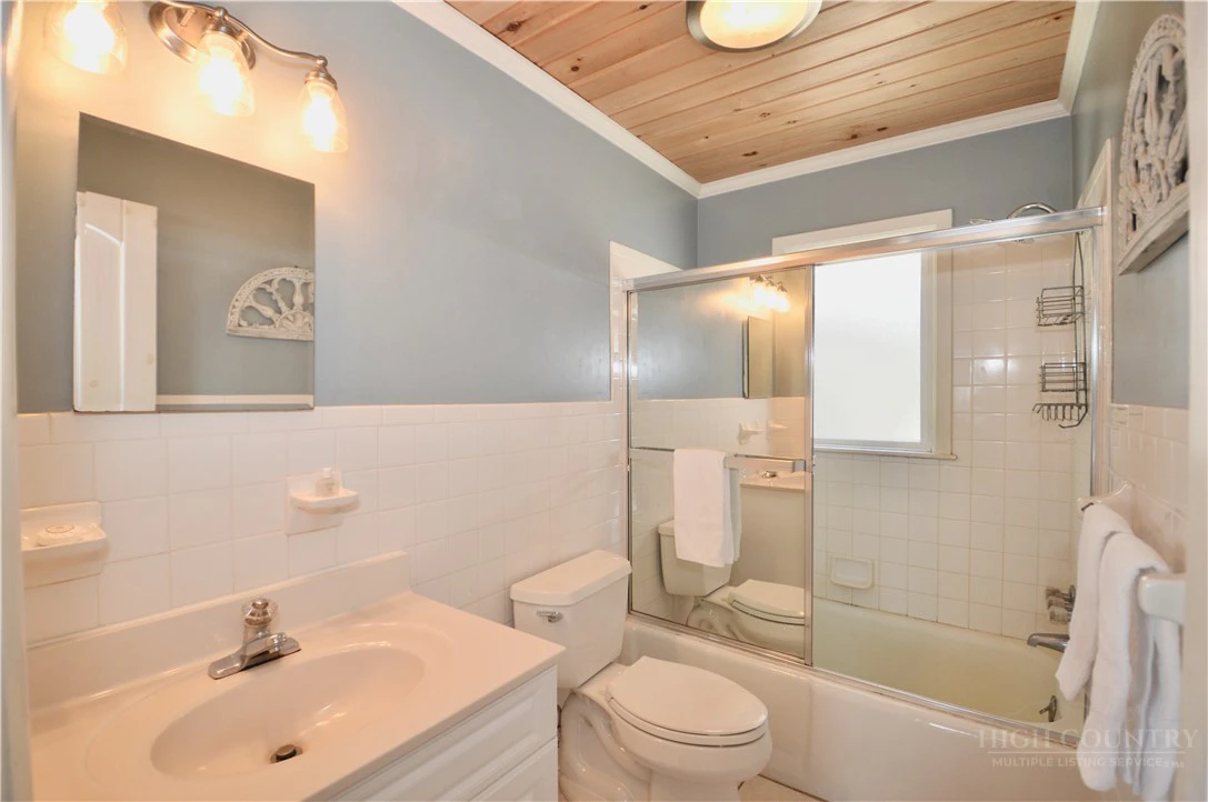 Image number 2 for the current listing