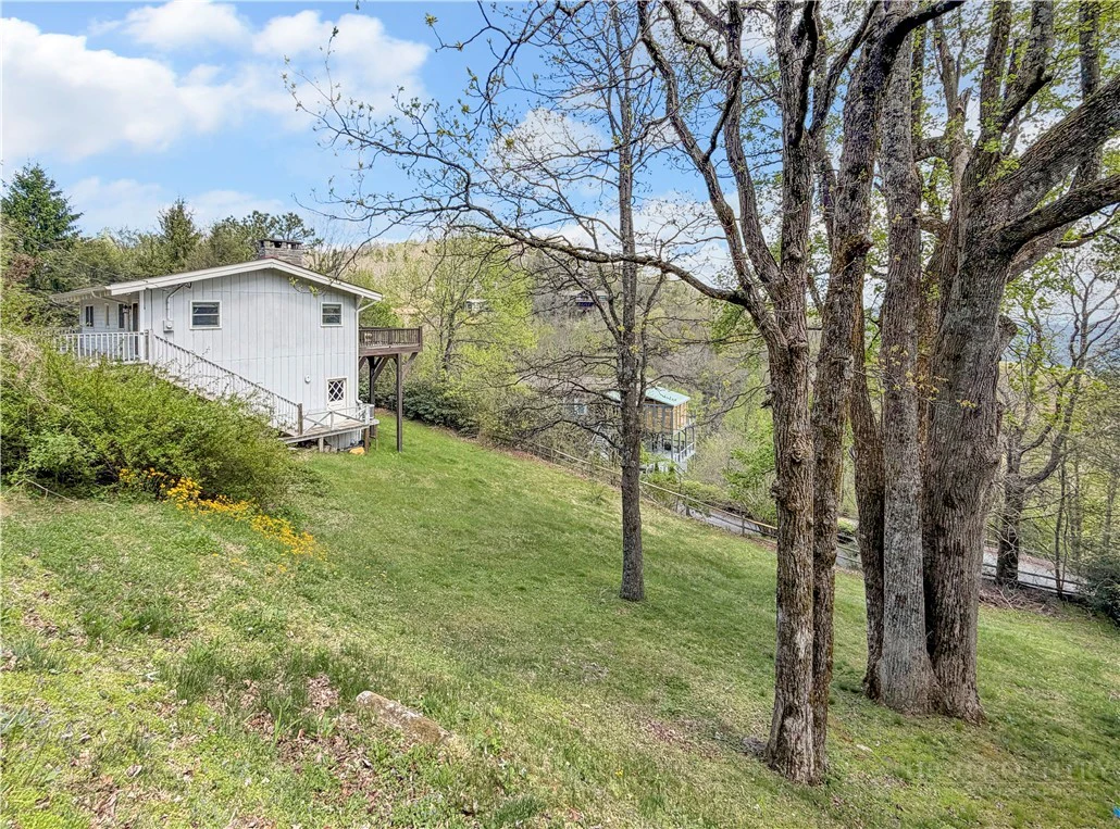 Image number 14 for the current listing