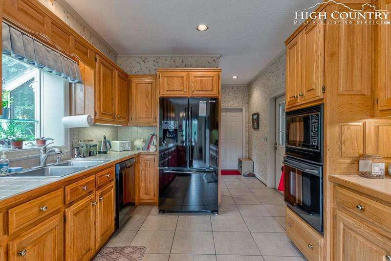 Image number 12 for the current listing