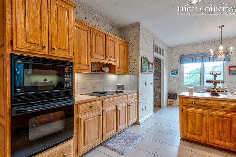 Image number 3 for the current listing