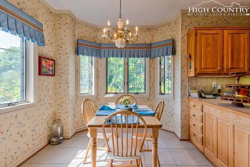 Image number 6 for the current listing