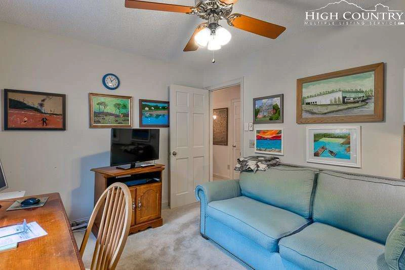 Image number 18 for the current listing