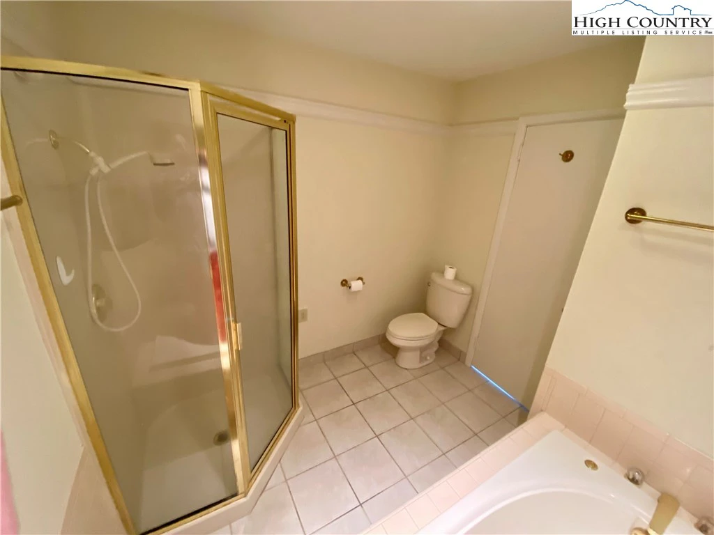 Image number 3 for the current listing