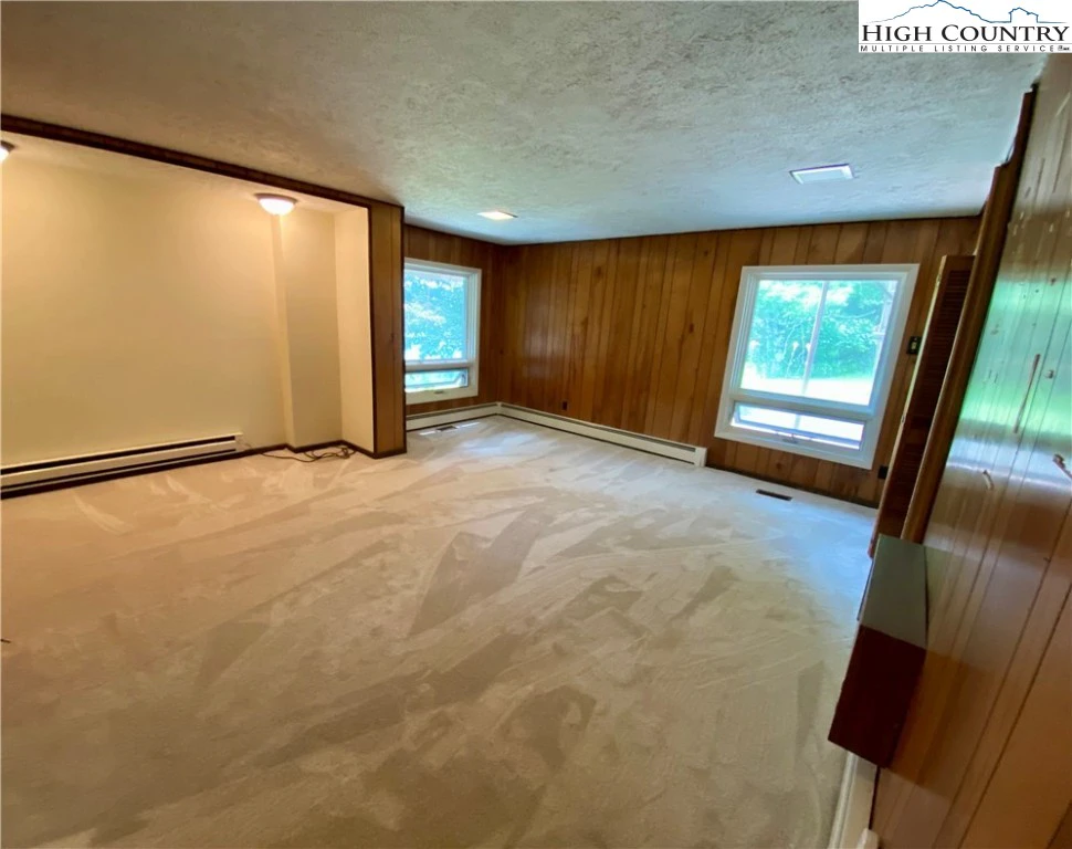 Image number 4 for the current listing