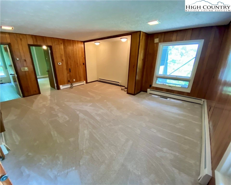 Image number 5 for the current listing