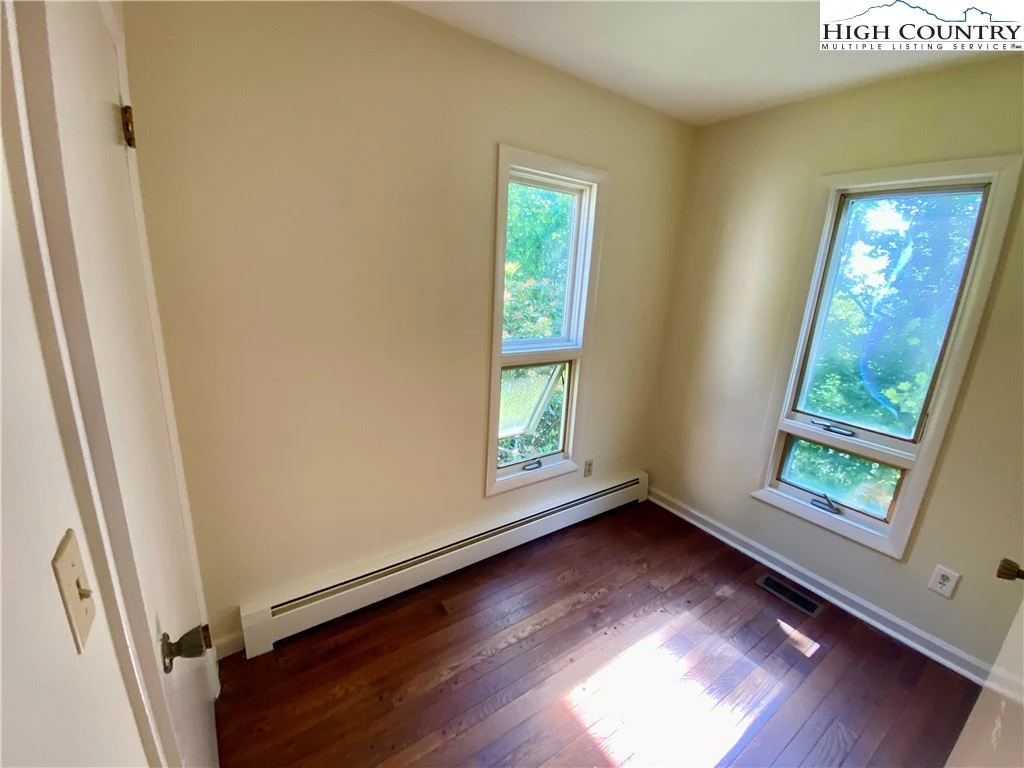 Image number 6 for the current listing