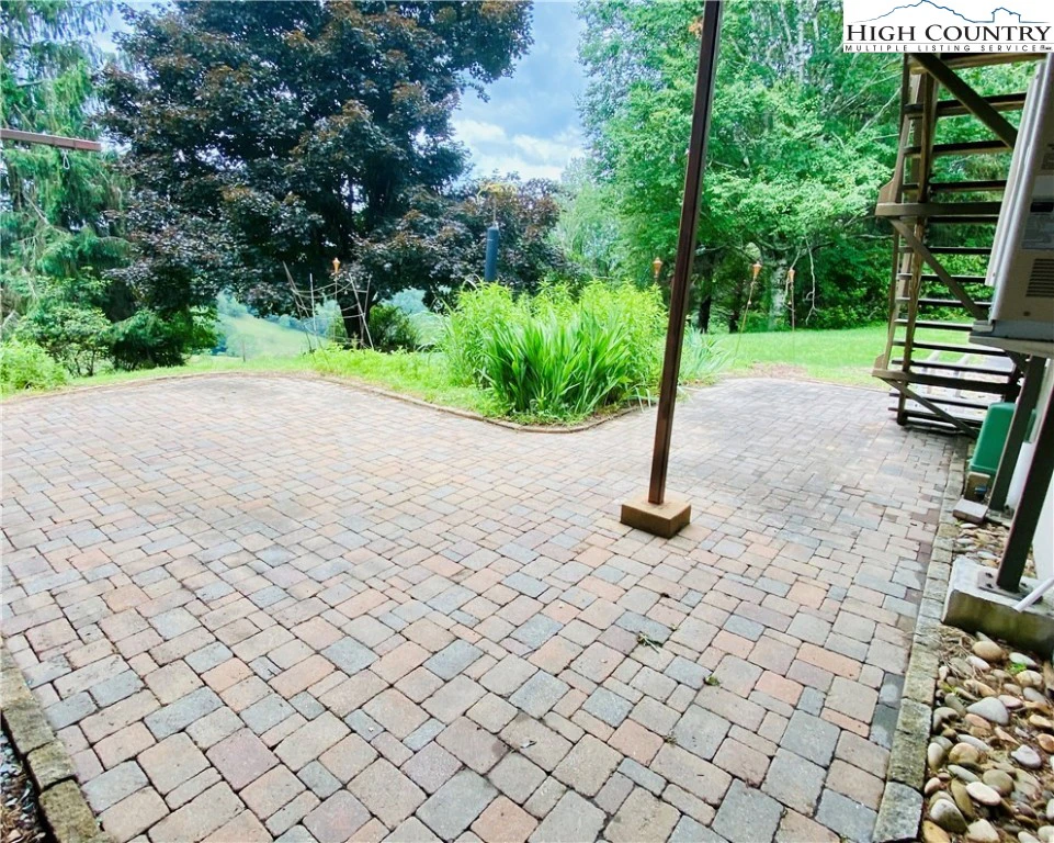 Image number 13 for the current listing