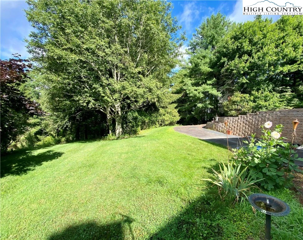 Image number 18 for the current listing