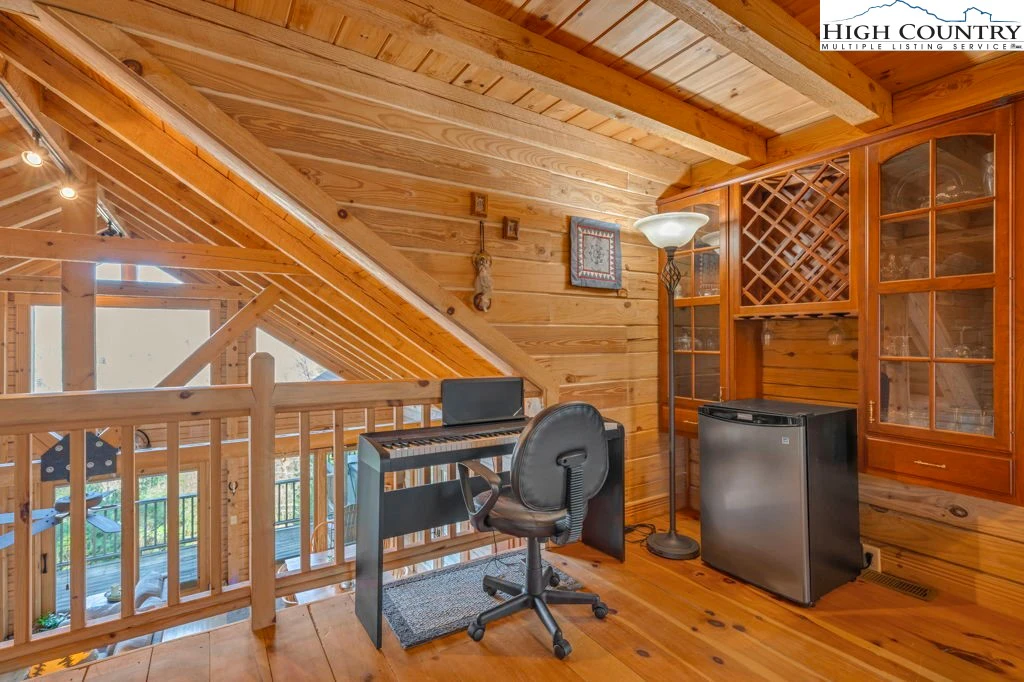 Image number 9 for the current listing