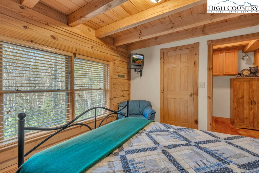 Image number 2 for the current listing