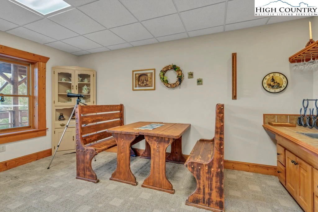 Image number 18 for the current listing
