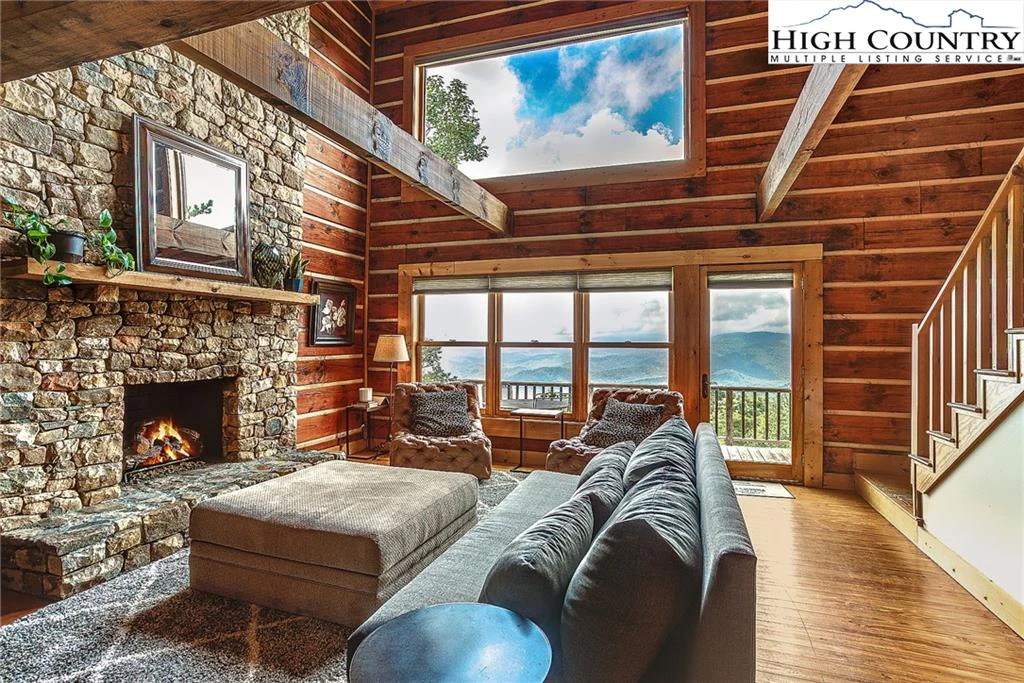 Image number 1 for the current listing