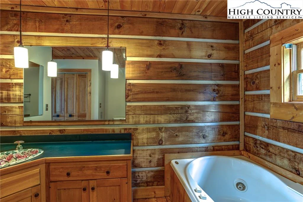 Image number 3 for the current listing