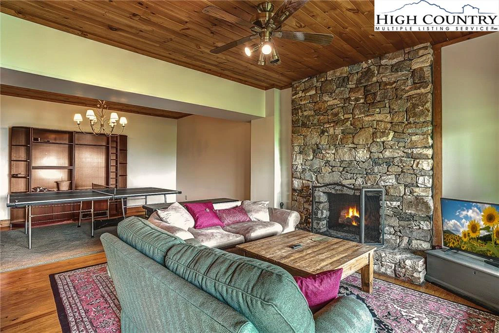 Image number 5 for the current listing