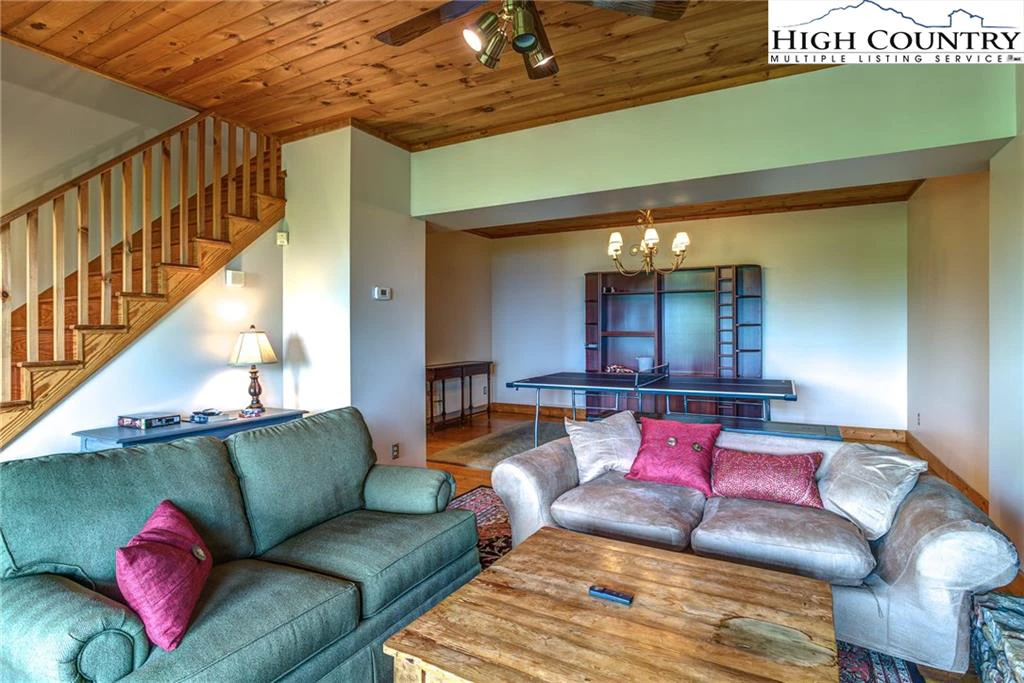 Image number 6 for the current listing