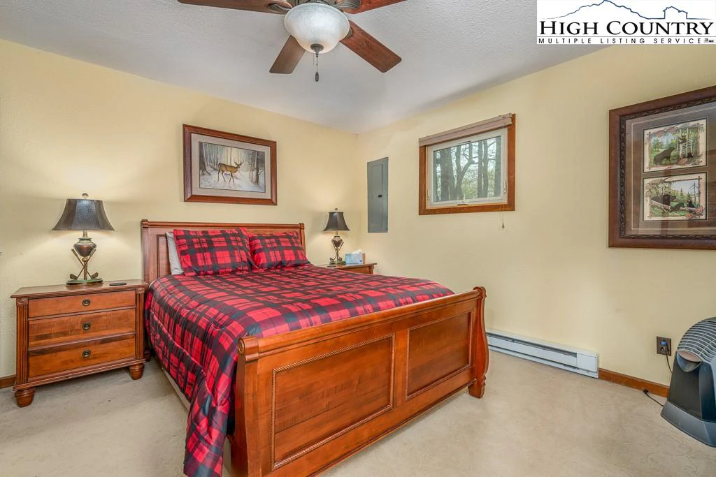 Image number 21 for the current listing