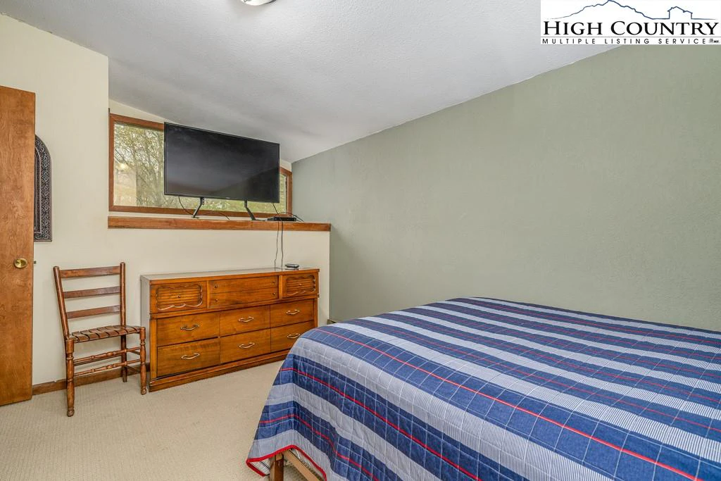 Image number 18 for the current listing