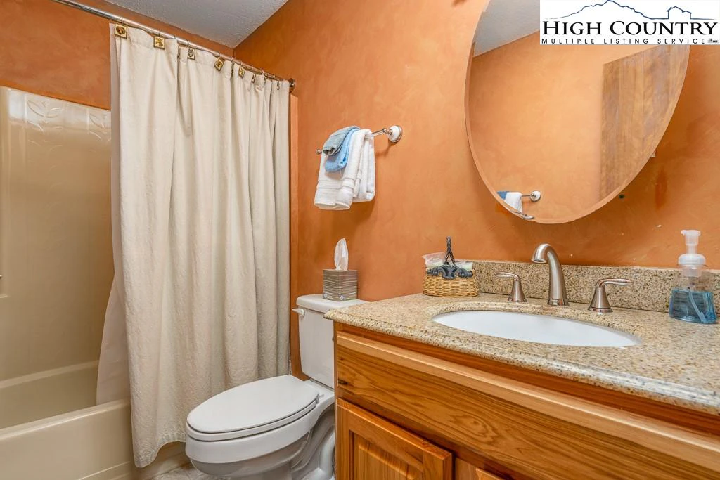 Image number 2 for the current listing