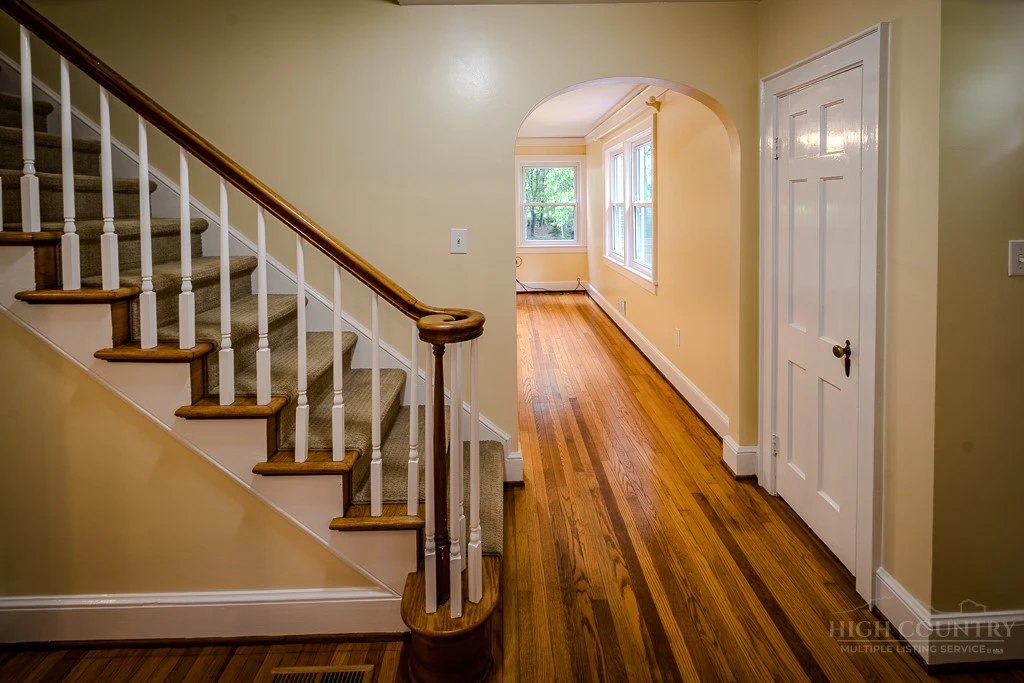 Image number 5 for the current listing