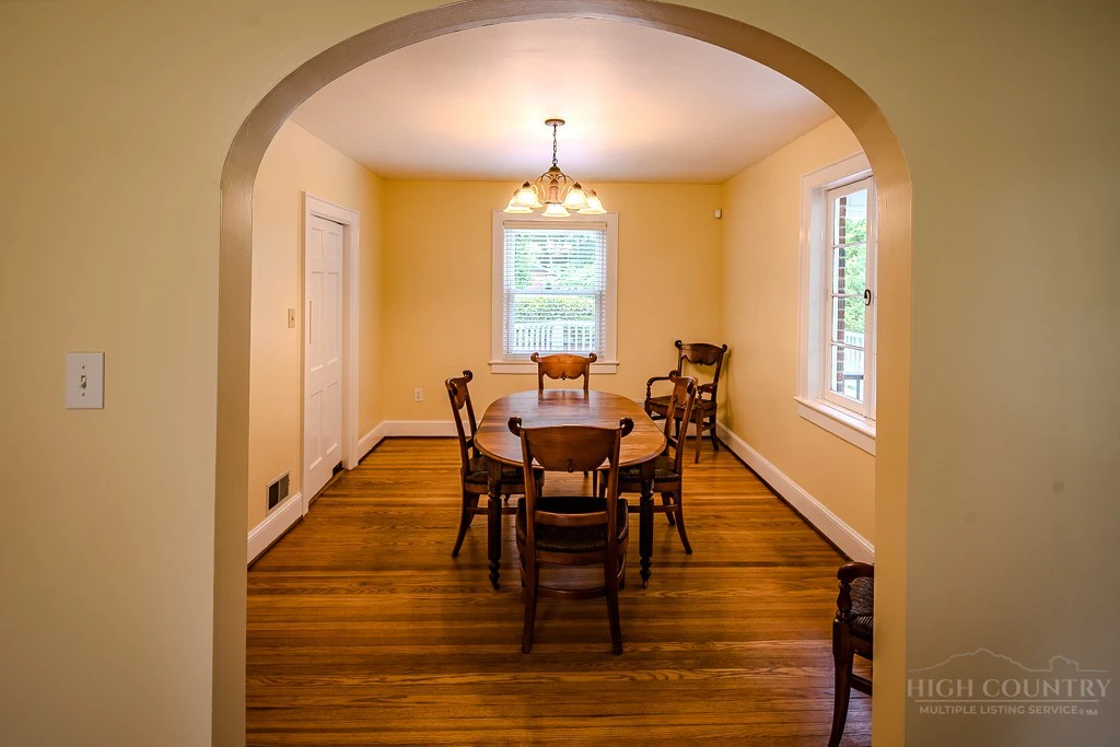 Image number 9 for the current listing