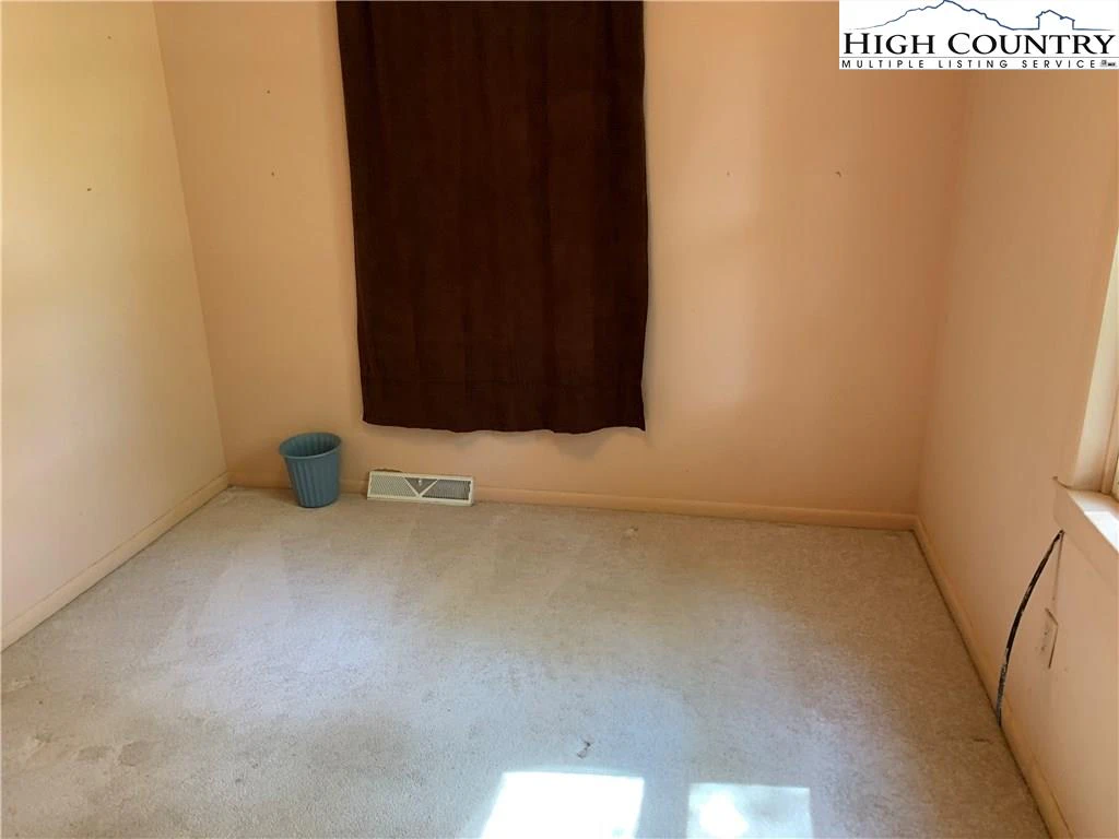 Image number 12 for the current listing