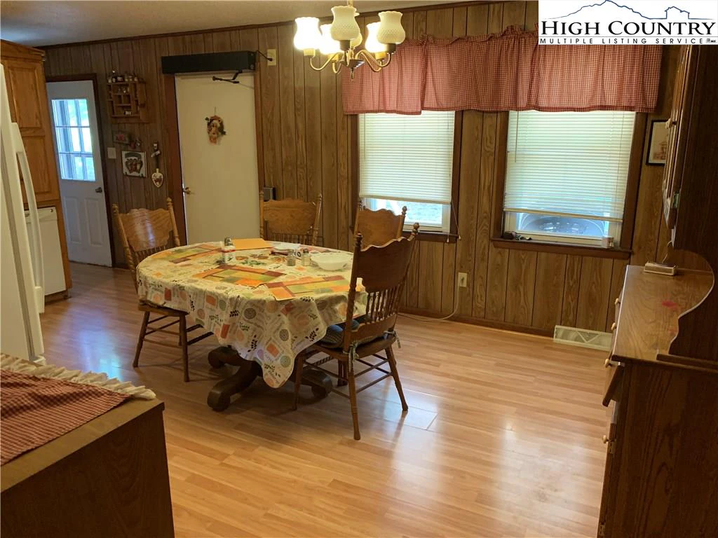 Image number 7 for the current listing