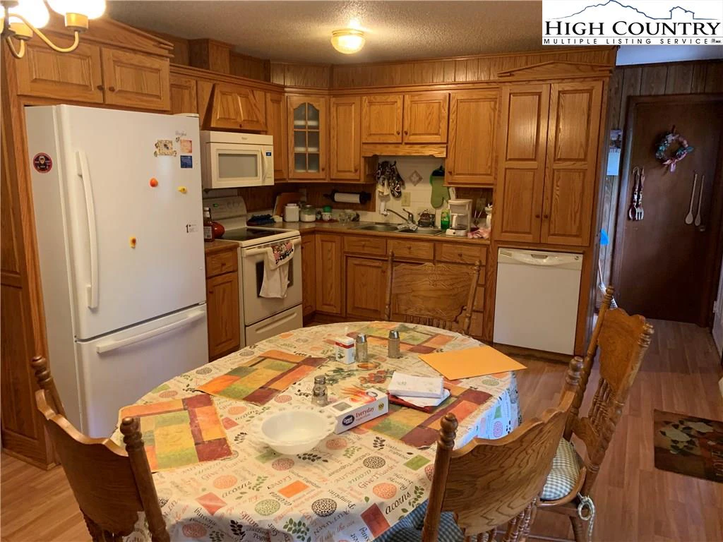 Image number 6 for the current listing