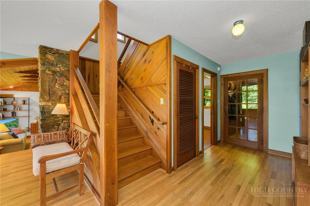 Image number 15 for the current listing