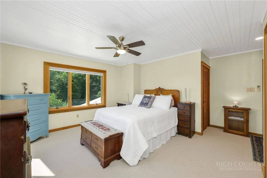 Image number 5 for the current listing