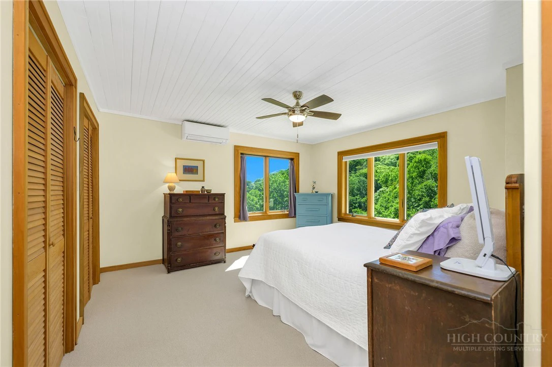 Image number 12 for the current listing