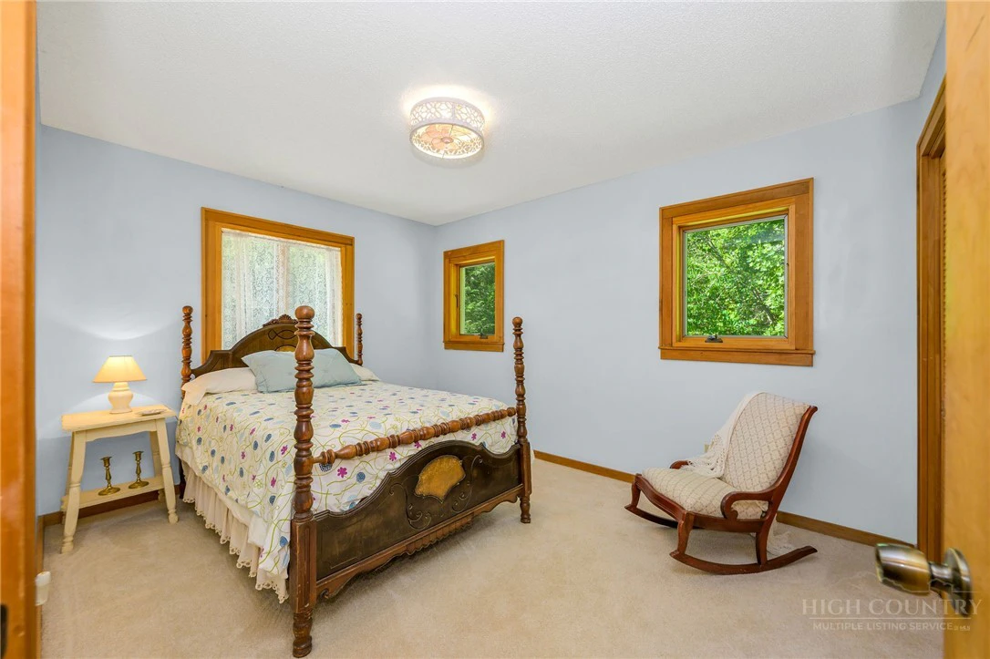 Image number 3 for the current listing