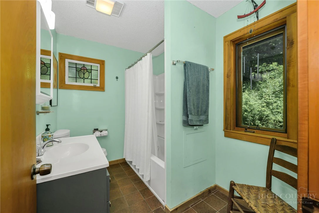 Image number 10 for the current listing