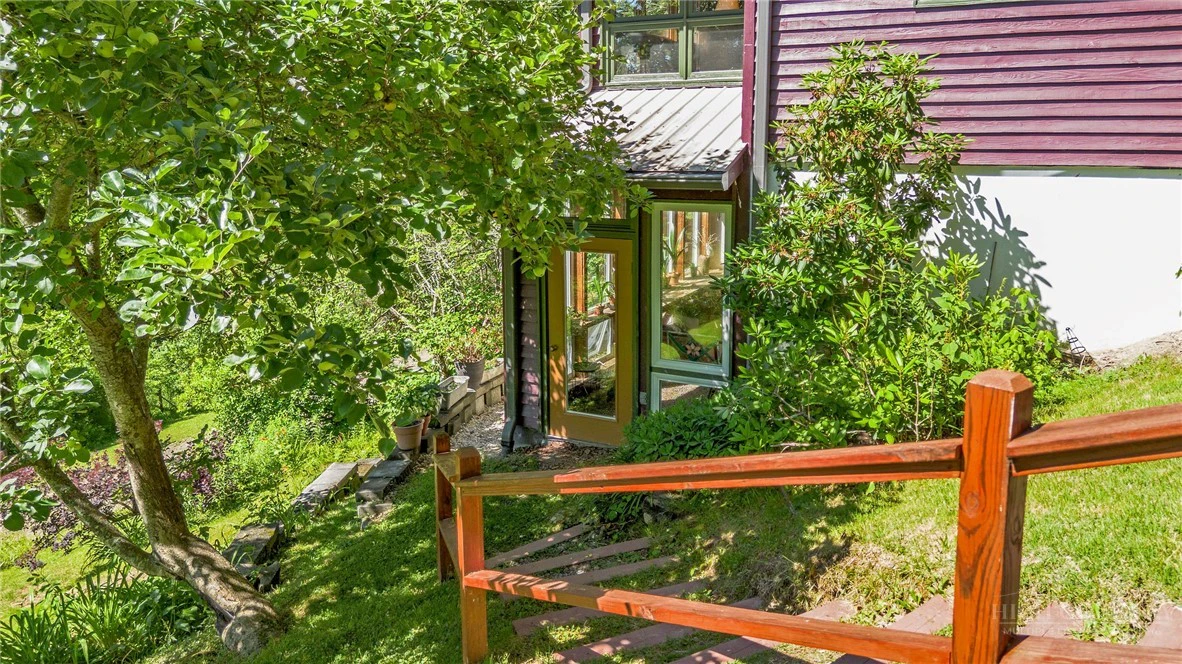 Image number 13 for the current listing