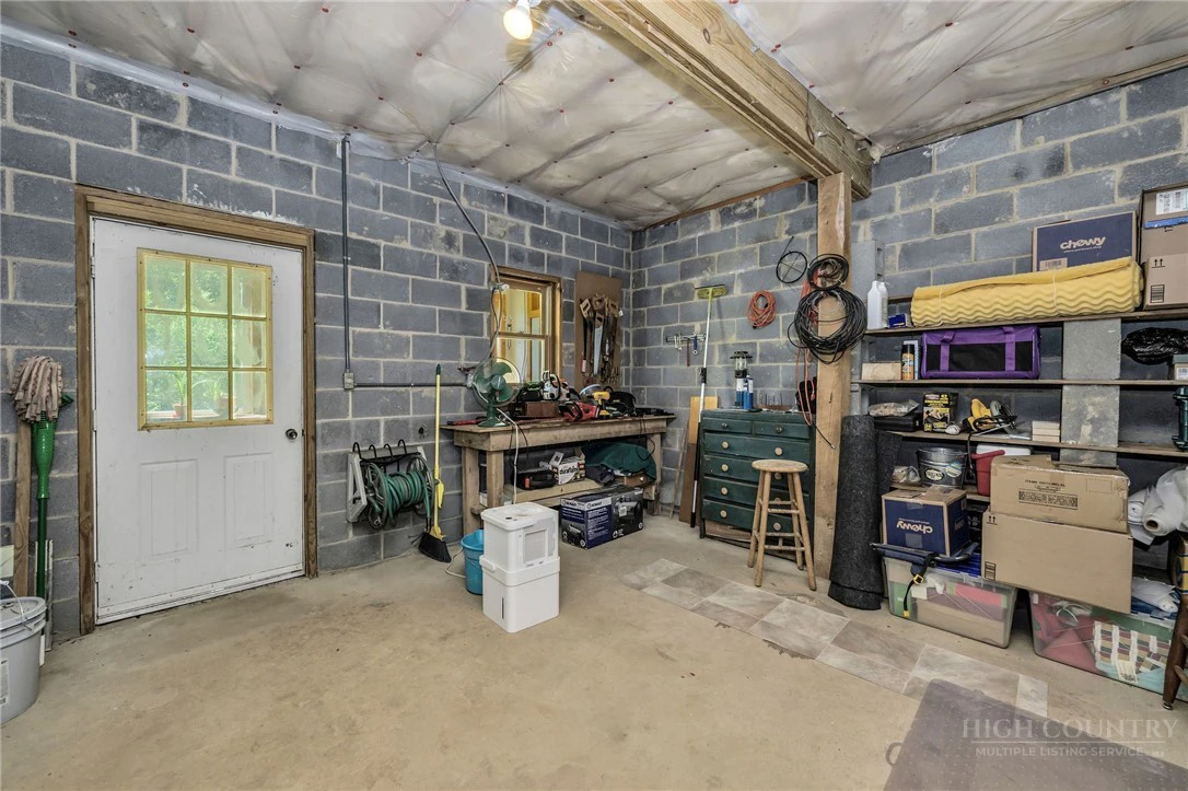 Image number 17 for the current listing
