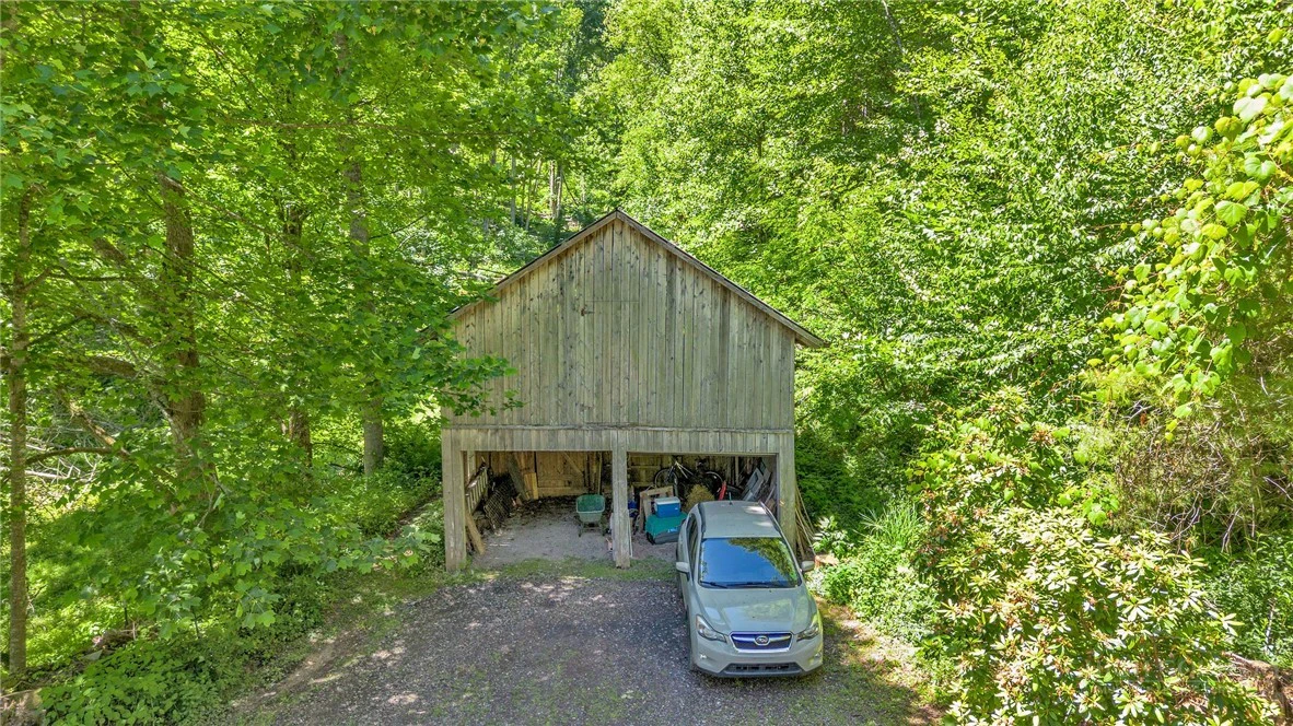 Image number 16 for the current listing
