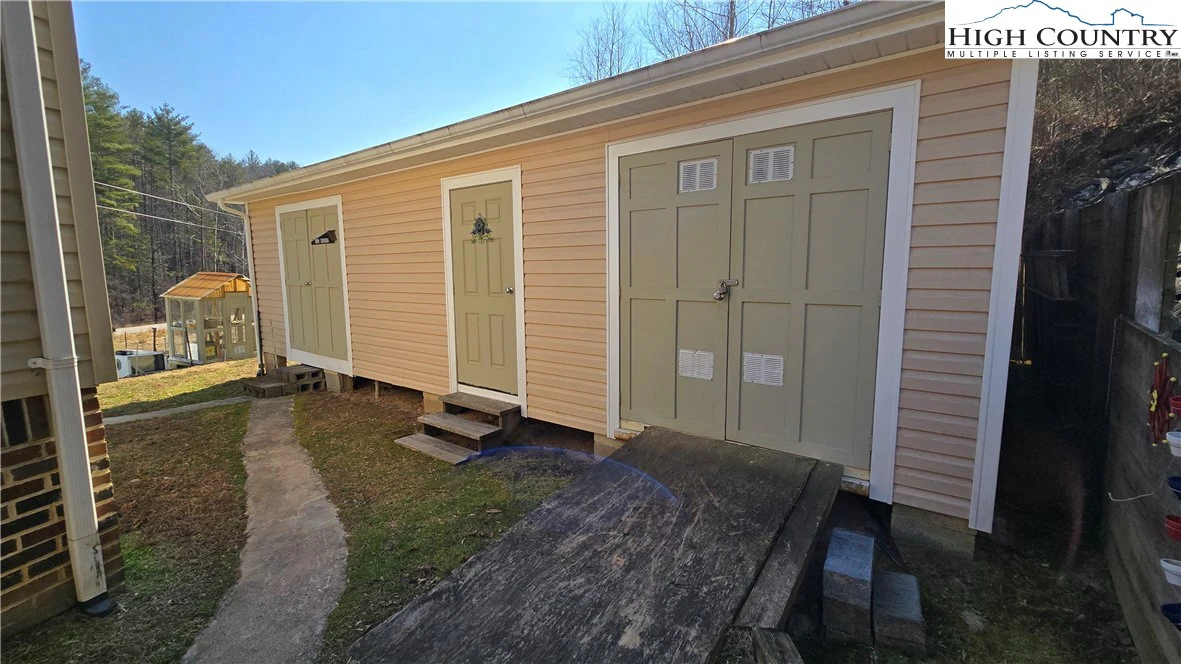 Image number 4 for the current listing