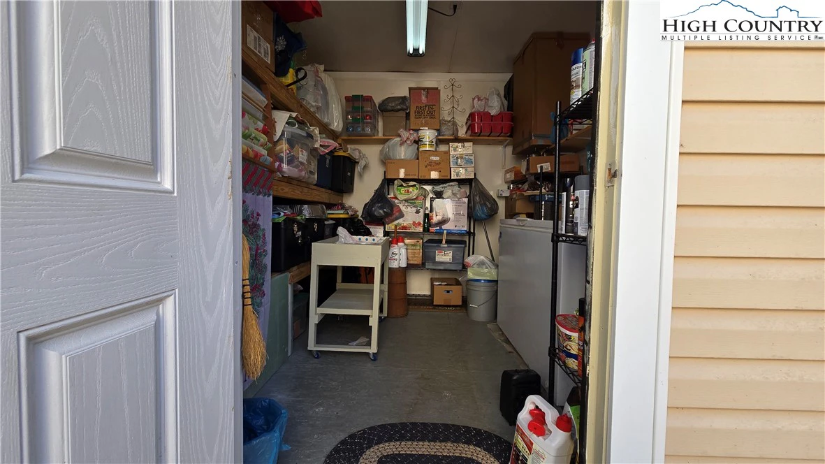 Image number 6 for the current listing