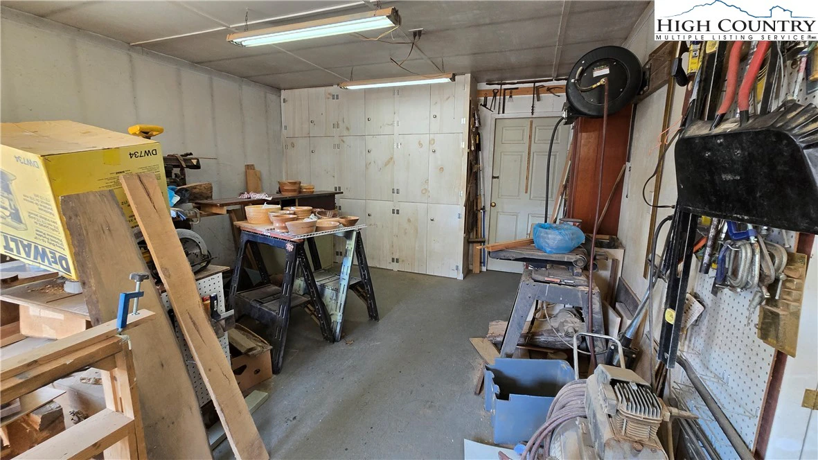 Image number 8 for the current listing