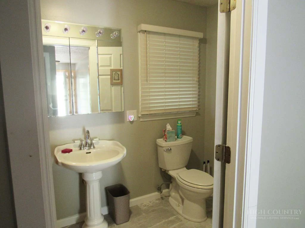 Image number 10 for the current listing