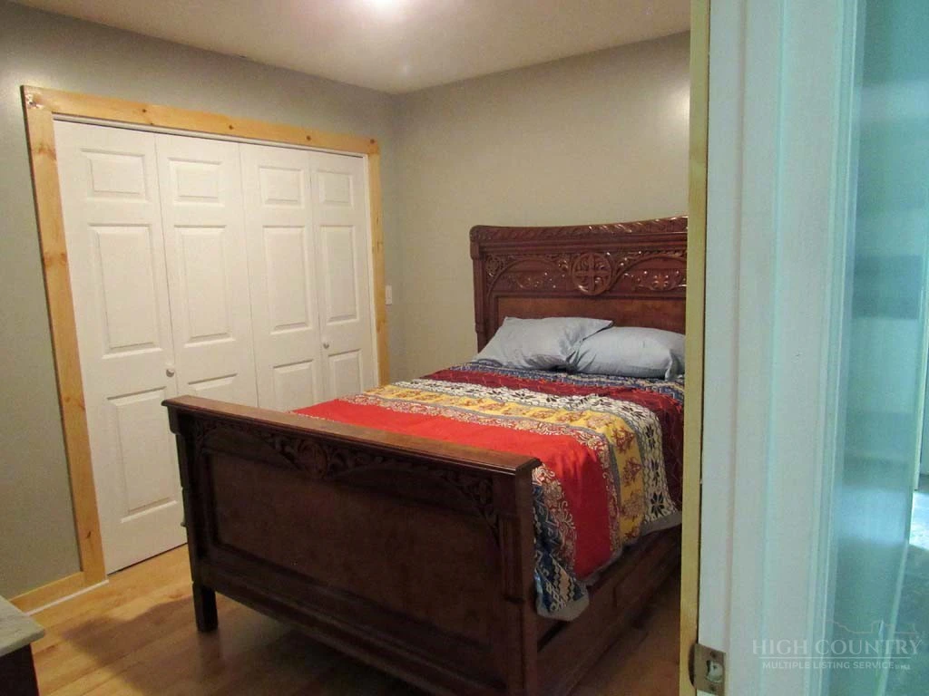 Image number 12 for the current listing