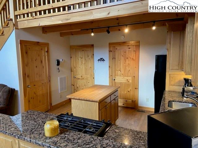 Image number 7 for the current listing