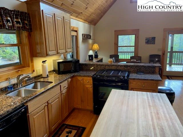 Image number 9 for the current listing